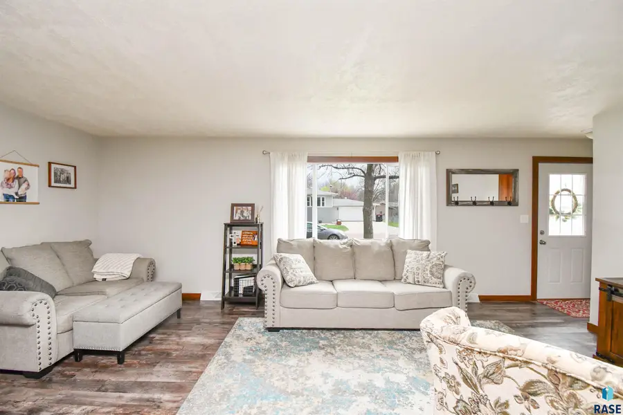 217 N Needles Dr, Brandon, SD 57005 - #3