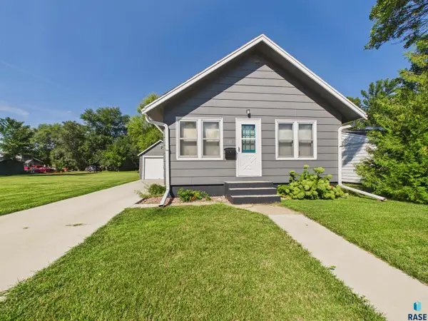 317 N Olive Ave, Madison, SD 57042