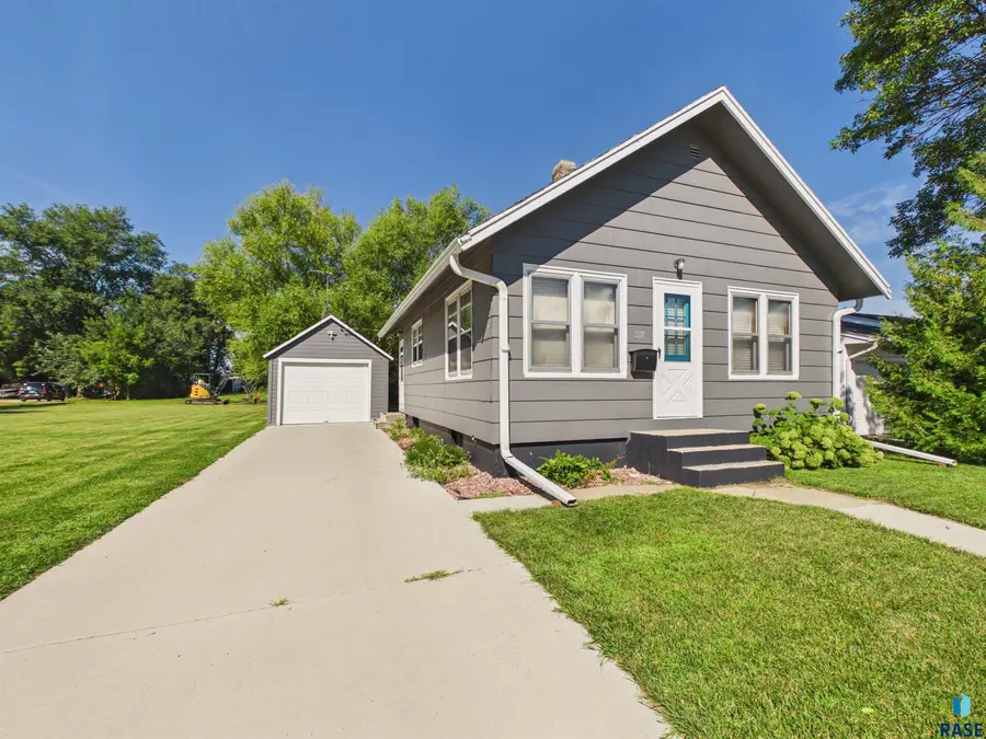 317 N Olive Ave, Madison, SD 57042 - #3