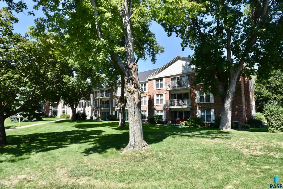 2501 S Kiwanis Ave #201, Sioux Falls, SD 57105 - #1