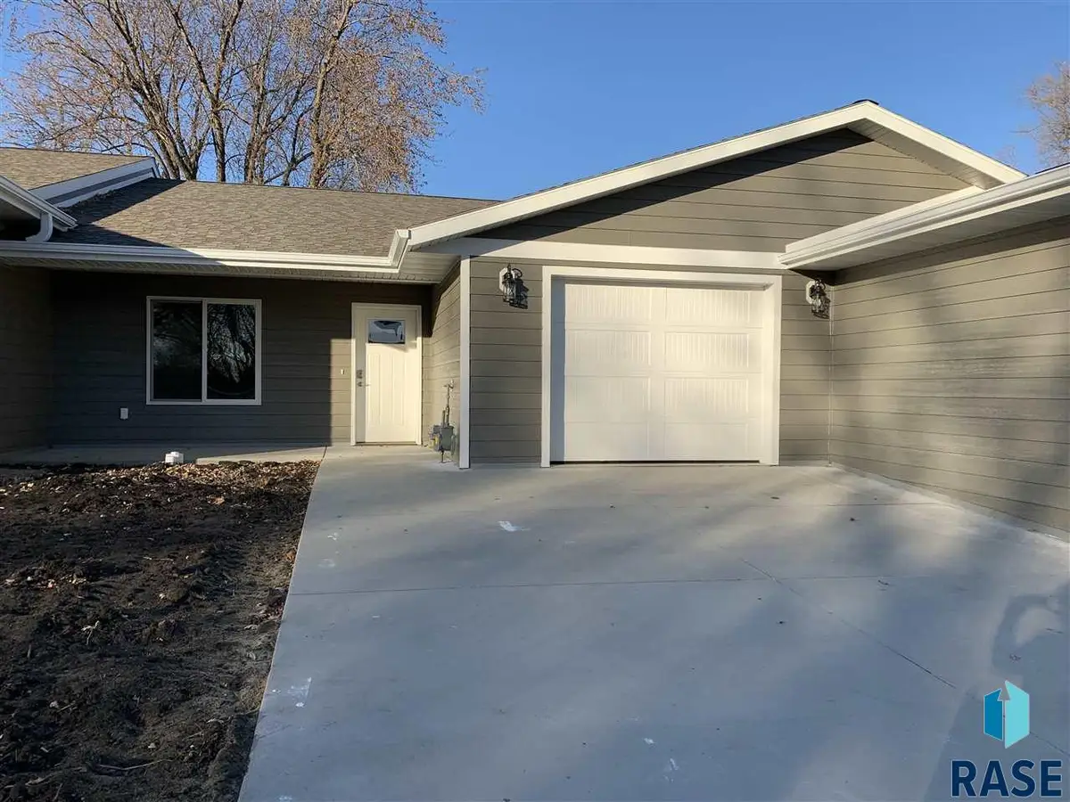 104 W Barck Ave, Luverne, MN 56156 - #1