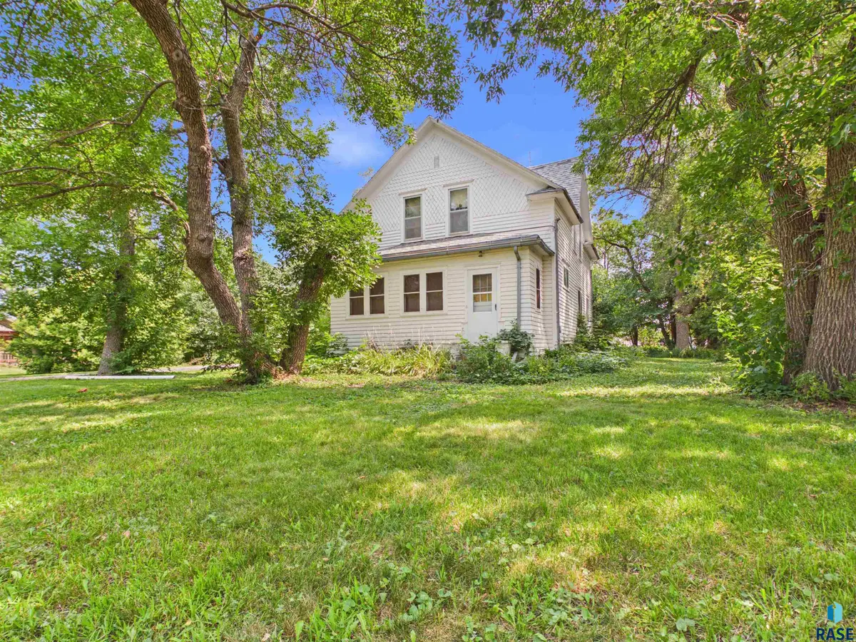 714 S Union Ave, Madison, SD 57042 - #1