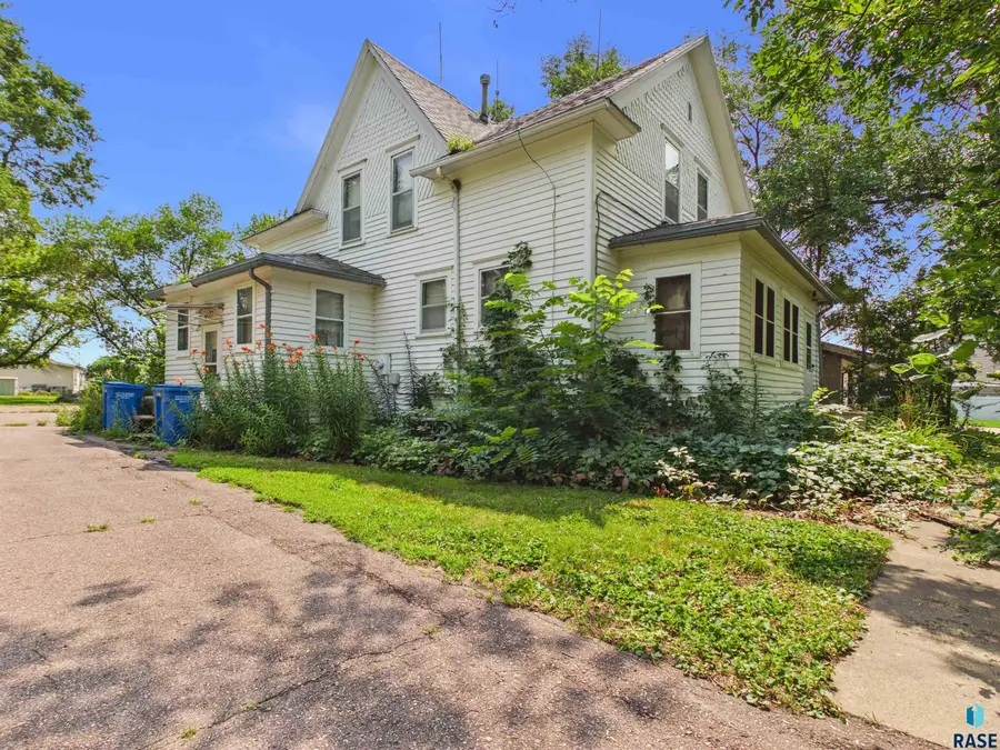 714 S Union Ave, Madison, SD 57042 - #2