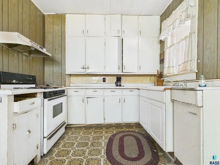 714 S Union Ave, Madison, SD 57042 - #3