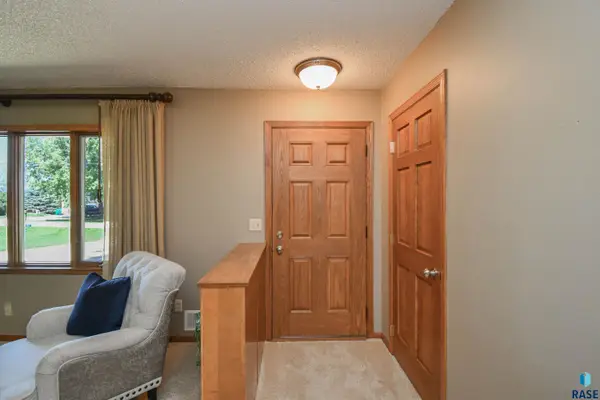 8317 W 42nd St, Sioux Falls, SD 57106