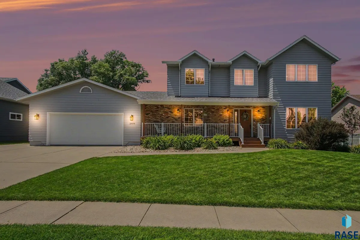 2009 S Oxford Ave, Sioux Falls, SD 57106 - #1