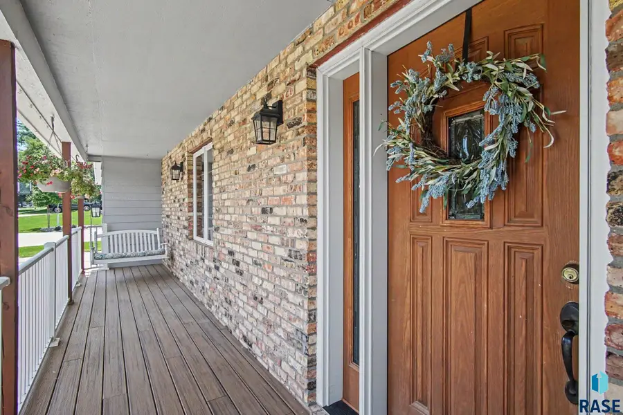 2009 S Oxford Ave, Sioux Falls, SD 57106 - #2