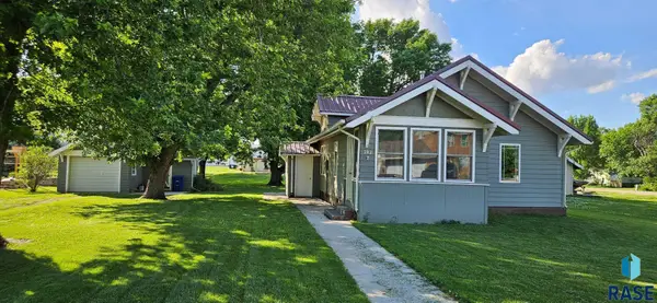 212 N 1st St, Arlington, SD 57212