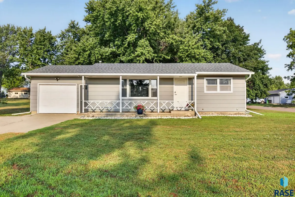 400 S Jefferson St, Humboldt, SD 57035 - #1