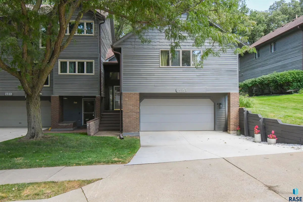 1715 N Tahoe Trl, Sioux Falls, SD 57110 - #1
