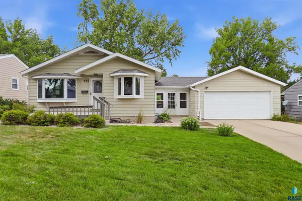 909 S Annway Dr, Sioux Falls, SD 57103
