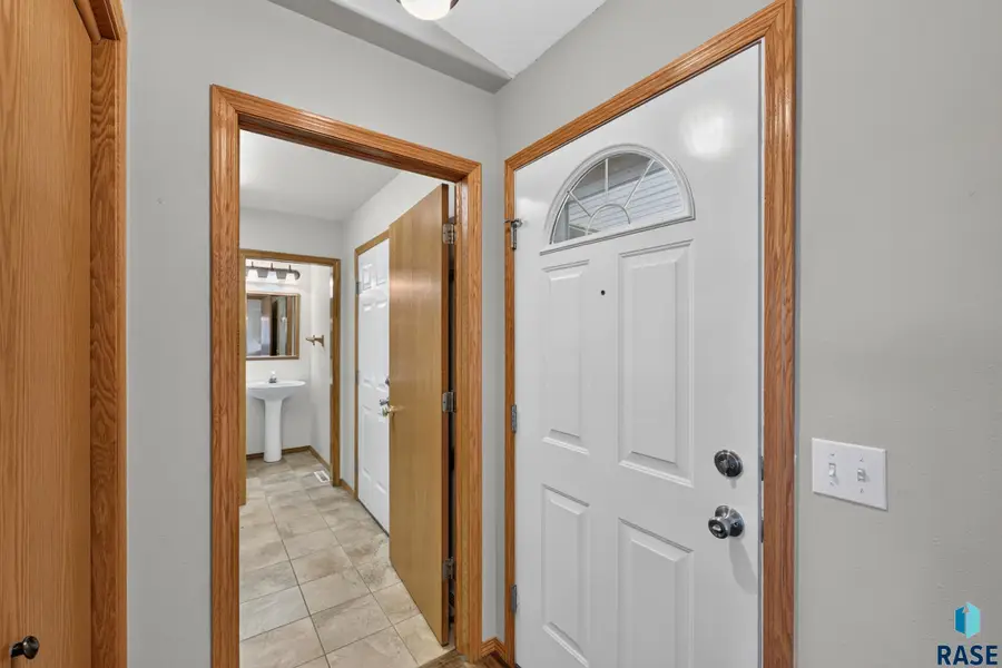 7816 W 42nd St, Sioux Falls, SD 57106 - #2