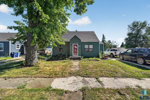 301 E 4th Ave, Lennox, SD 57039