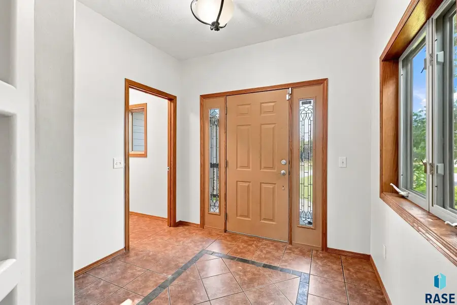 7609 W Stanford Dr, Sioux Falls, SD 57106 - #2
