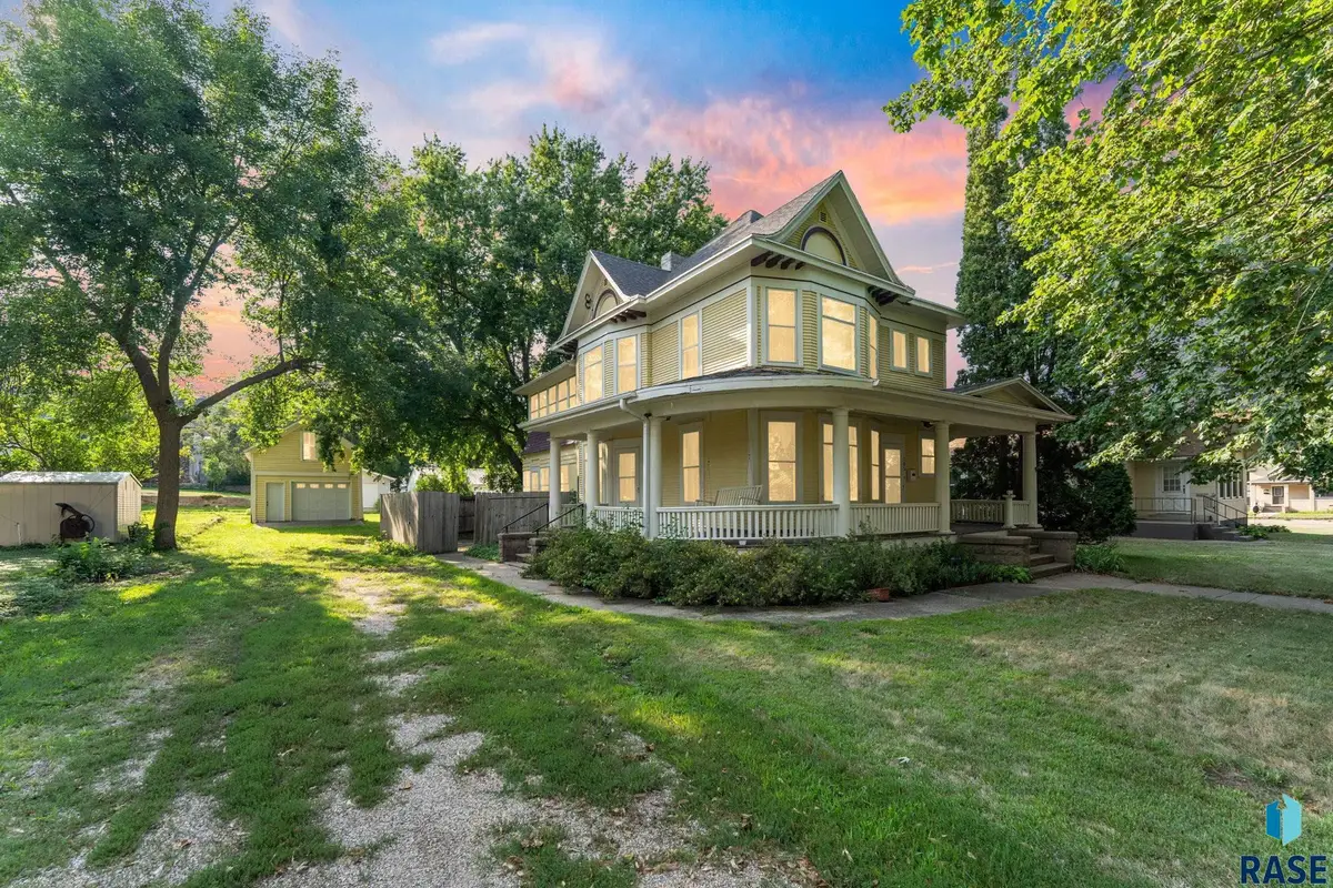 105 S Carroll St, Rock Rapids, IA 51246 - #1