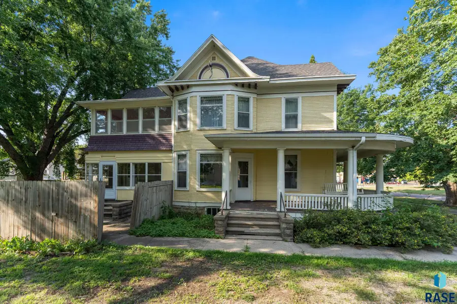 105 S Carroll St, Rock Rapids, IA 51246 - #2