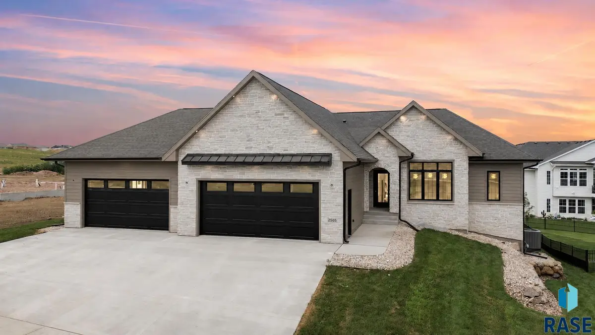 2505 S Meadowview Ave, Sioux Falls, SD 57110 - #1