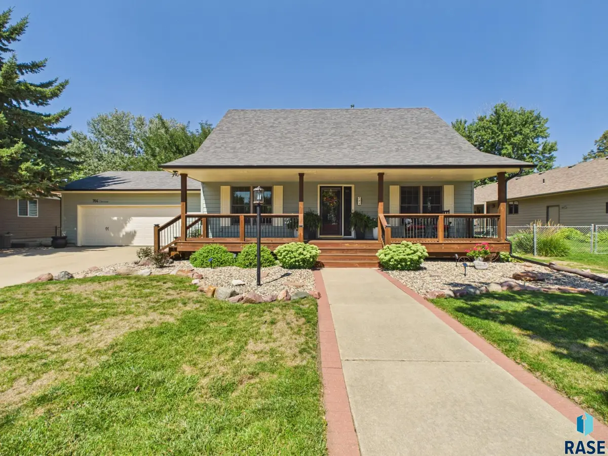 704 Chestnut St, Harrisburg, SD 57032 - #1