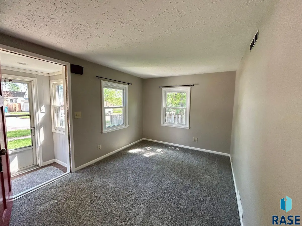 1315 E 22nd St St, Sioux Falls, SD 57105 - #1