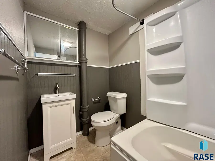 1315 E 22nd St St, Sioux Falls, SD 57105 - #3