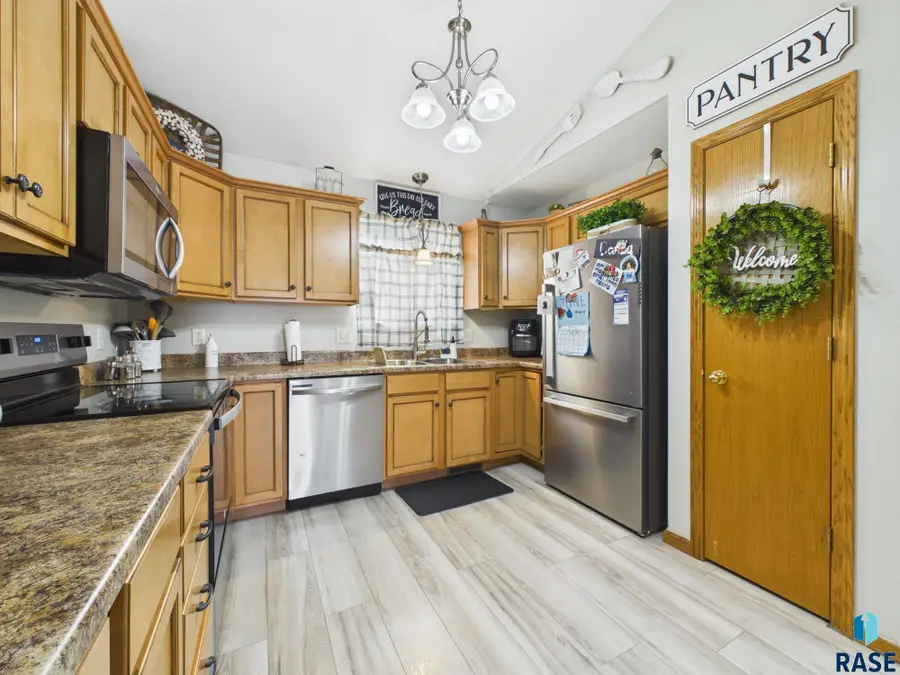 7105 W 65th St, Sioux Falls, SD 57106 - #3