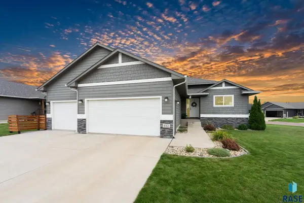 612 Legendary Dr, Harrisburg, SD 57032