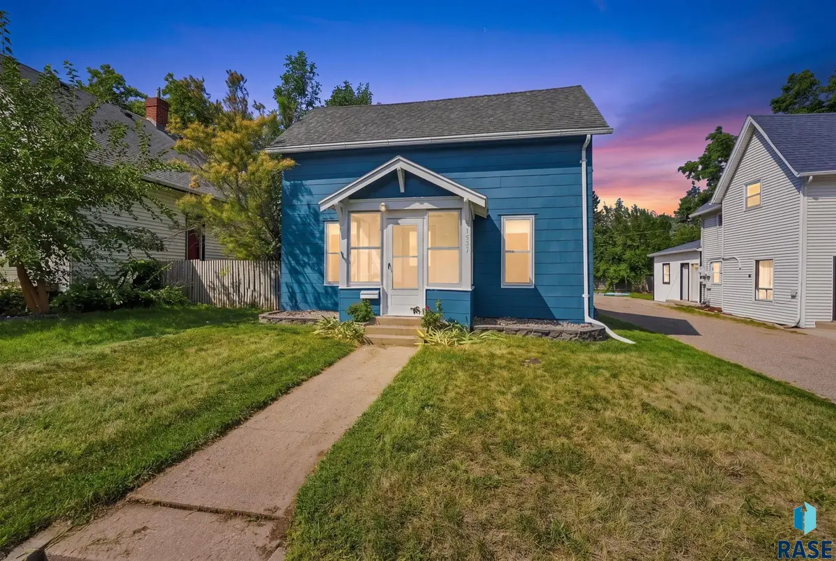 1513 S Duluth Ave, Sioux Falls, SD 57105 - #1
