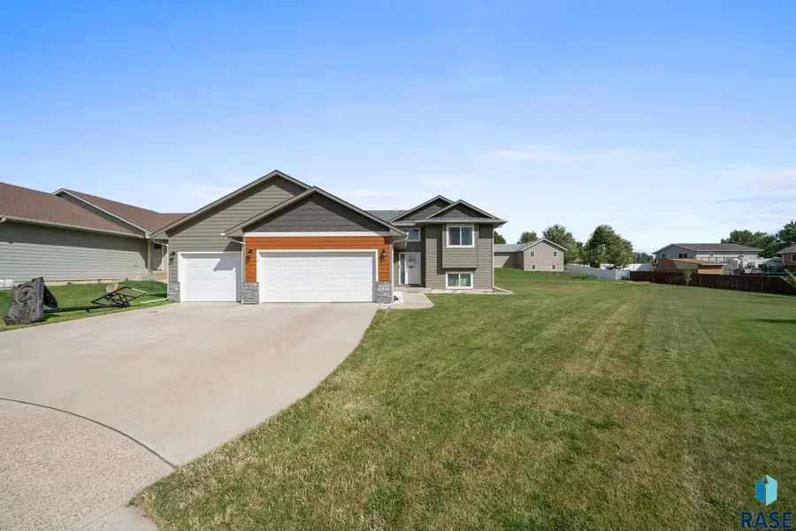 6740 W Viola Ct, Sioux Falls, SD 57107 - #2
