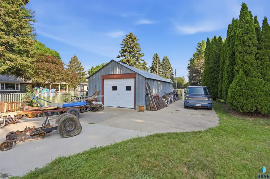1513 S Gordon Dr, Sioux Falls, SD 57110 - #3