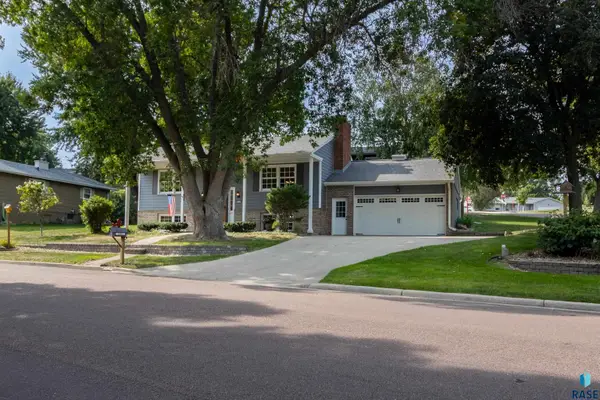 1501 E Otonka Trl, Sioux Falls, SD 57103