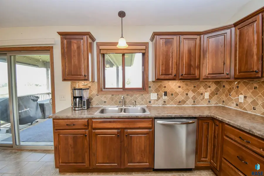 2001 SW Haraldson Ave, Sioux Falls, SD 57106 - #3
