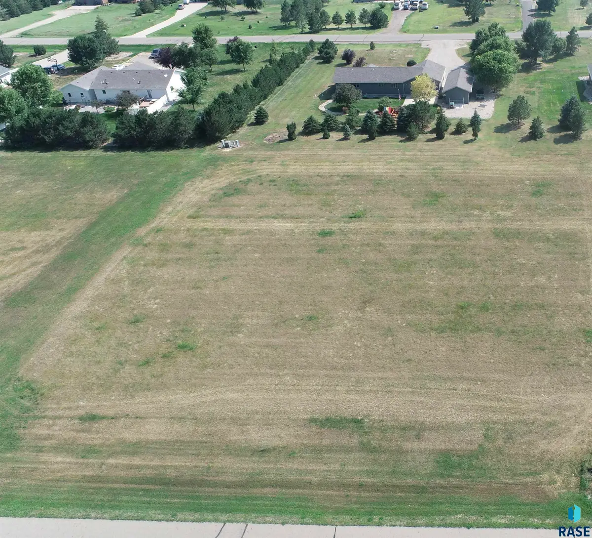 24 Meadow St, Pierre, SD 57501 - #1