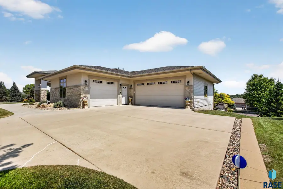 3001 W Old Yankton Rd, Sioux Falls, SD 57108 - #2