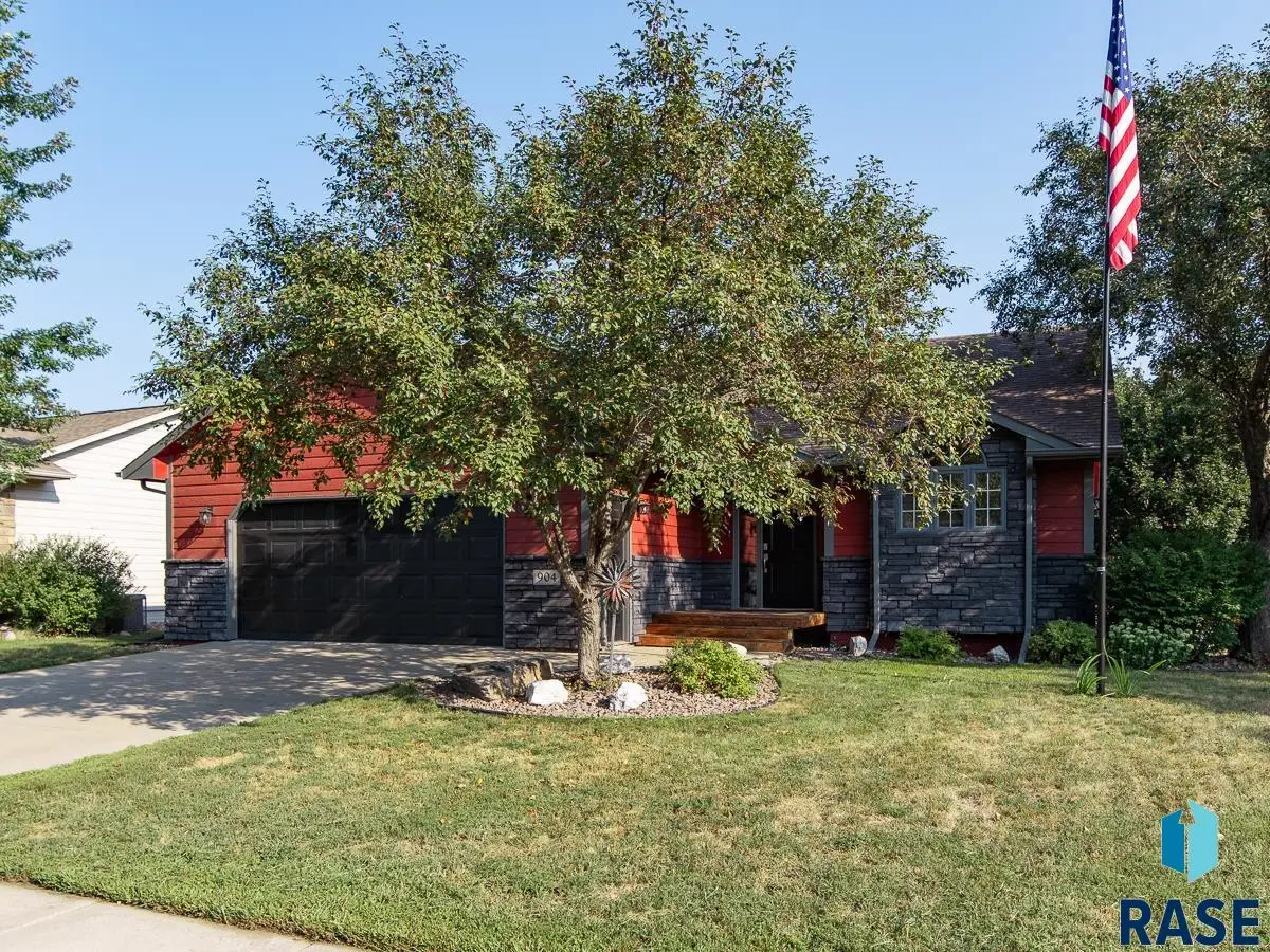 904 E Maywood St, Brandon, SD 57005 - #1