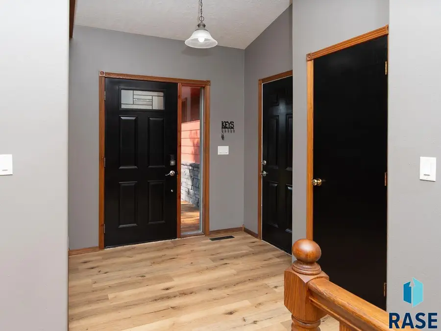 904 E Maywood St, Brandon, SD 57005 - #3