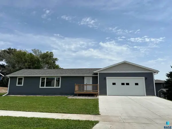 113 Ramm Hts, Madison, SD 57042