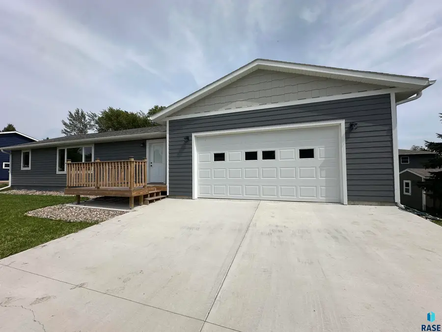 113 Ramm Hts, Madison, SD 57042 - #2