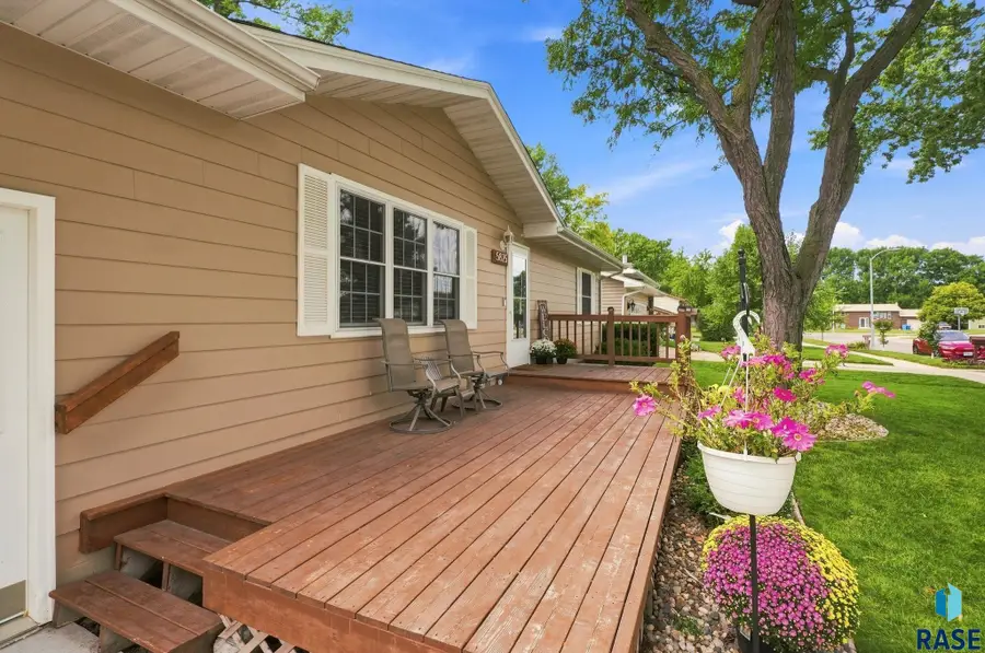 5825 W 50th St, Sioux Falls, SD 57106 - #2