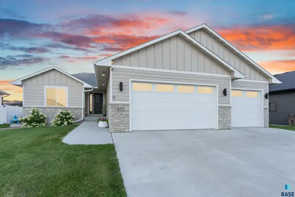 817 Melissa Ave, Harrisburg, SD 57032