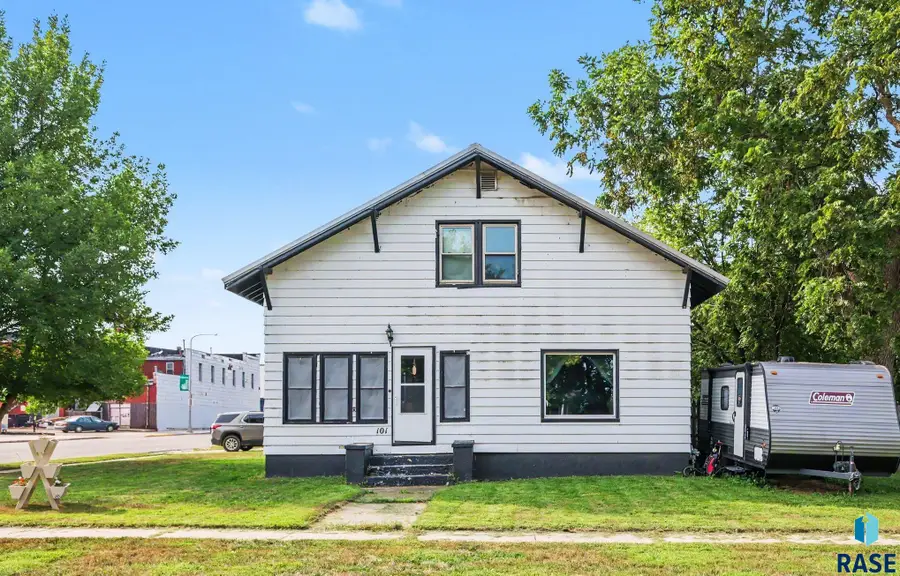 101 W 1st Ave, Flandreau, SD 57028 - #2