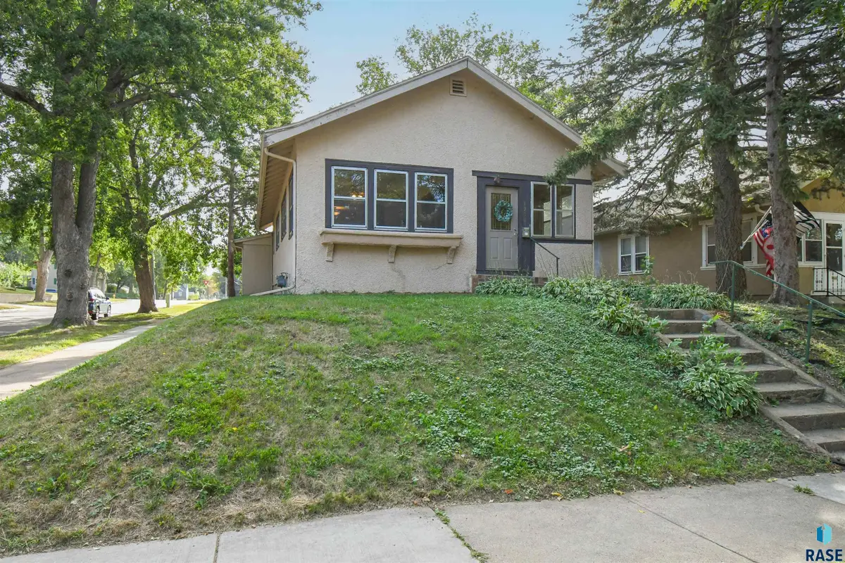 1900 S Norton Ave, Sioux Falls, SD 57105 - #1