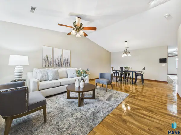 2204 S Mary Beth Ave, Sioux Falls, SD 57106