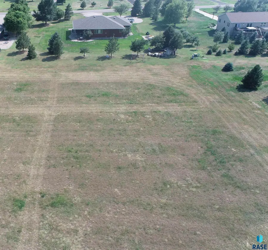 25 Meadow St, Pierre, SD 57501 - #2