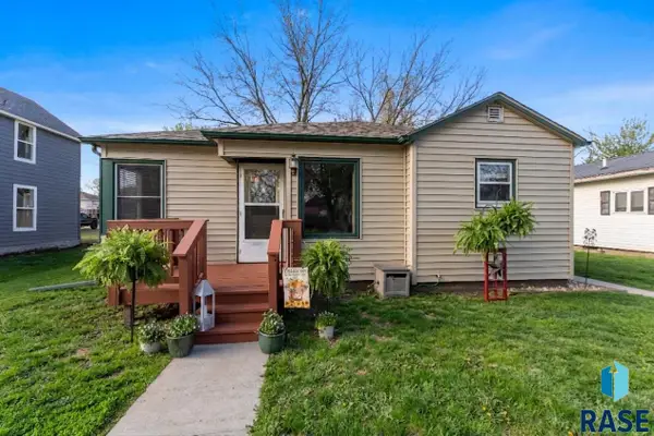 422 E 2nd St, Parker, SD 57035