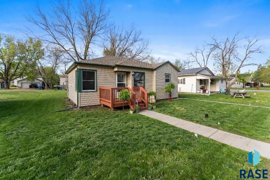 422 E 2nd St, Parker, SD 57035 - #3