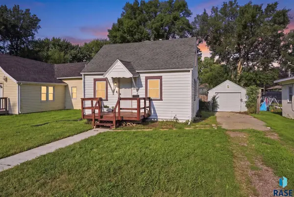 215 S Elmwood Ave, Sioux Falls, SD 57104