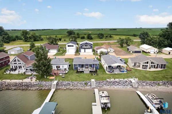 182 N Lake Dr, Castlewood, SD 57223
