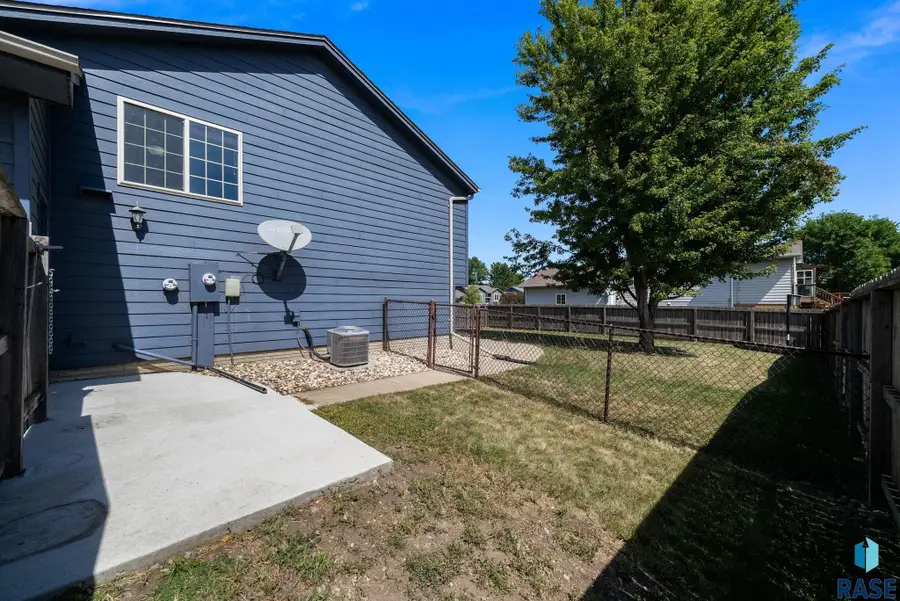 5900 S Hallow Ave, Sioux Falls, SD 57106 - #3