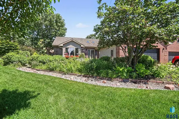 5206 S Sweetbriar Ct, Sioux Falls, SD 57108