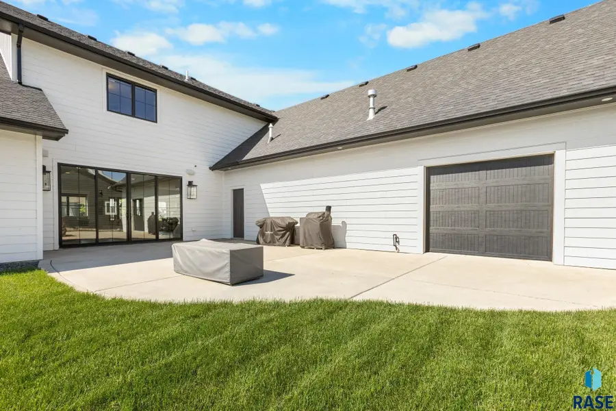 202 Central Cir, Harrisburg, SD 57032 - #2